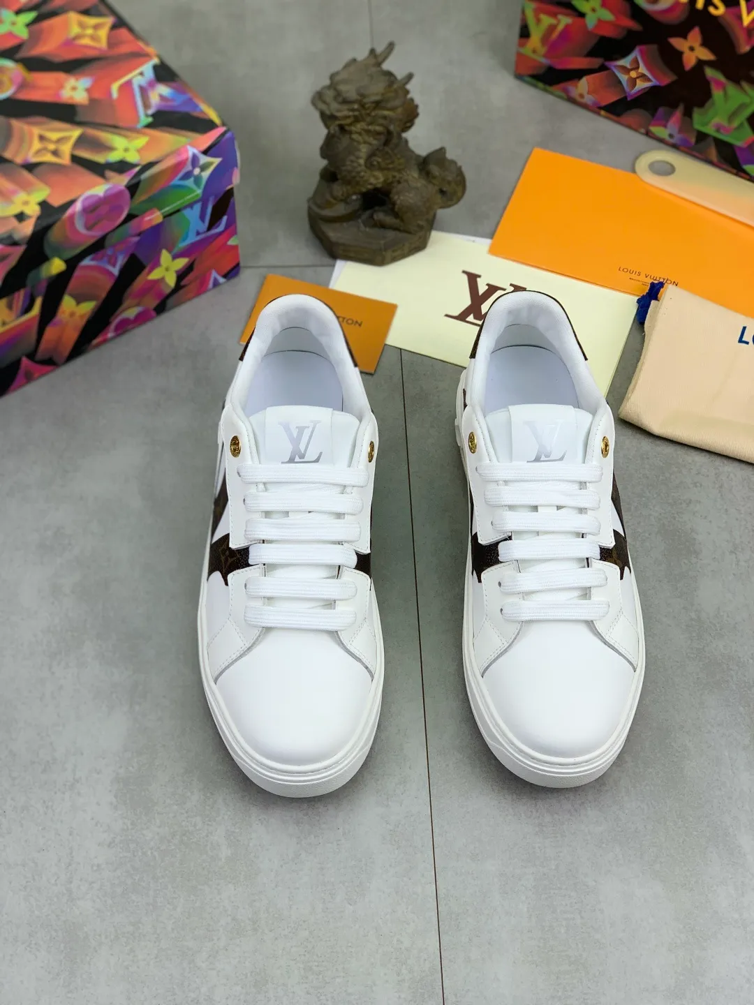 Men's men's shoes P520💰【New style】🆘High quality cowhide【Louis Vuitton】LV official website's latest model🎁casual and fashionable men's shoes👟hot style💥simple and elegant style, exclusive for trendy men. Unique official website's latest brand elements👑original decoration, fashionable and generous, the fabric is made of original denim➕comfortable and breathable mesh lining➕cow leather feet ✅The official website specifies wear-resistant casual outsole, the classic model is taken in real life🎬Color: 4️⃣colors available😍Number of codes: 38-44 Full set of packaging